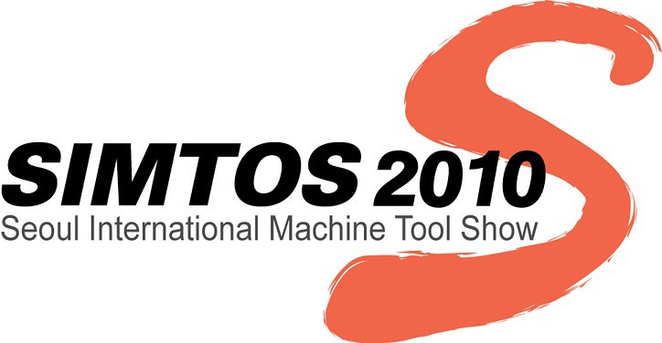 Logotypen för SIMTOS 2010, Seoul International Machine Tool Show, med text i svart och en orange swoosh som bildar formen av ett "S" i bakgrunden.