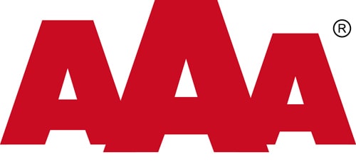 Röd "aaa" logotyp med bokstäverna i fet stil och en registrerad varumärkessymbol på vit bakgrund.