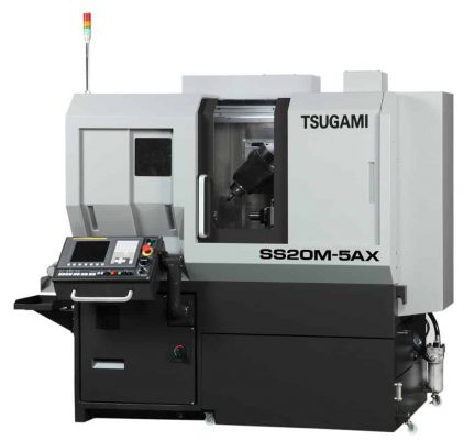 En tsugami ss20m-5ax cnc-maskin med en synlig kontrollpanel och ett slutet bearbetningsområde, isolerad på en vit bakgrund.