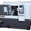 En tsugami m08sye cnc-svarvmaskin med kontrollpanel till höger, som används för precisionsbearbetning av metall.