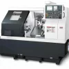 Goodway GA-2600 industriell dator numerisk styrning (cnc) svarv med skyddande hölje och kontrollpanel.