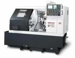 Goodway GA-2600 industriell dator numerisk styrning (cnc) svarv med skyddande hölje och kontrollpanel.