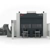 Industriell tryckpress med Starrag-Heckert Large Athletic-seriens operatörer som arbetar på sina stationer.
